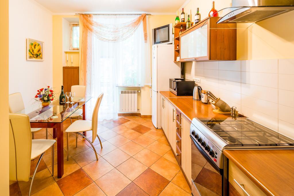 Apartment On Arkhipenka With Panorama View Lviv Exterior photo