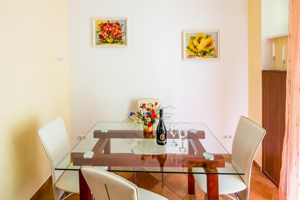 Apartment On Arkhipenka With Panorama View Lviv Exterior photo