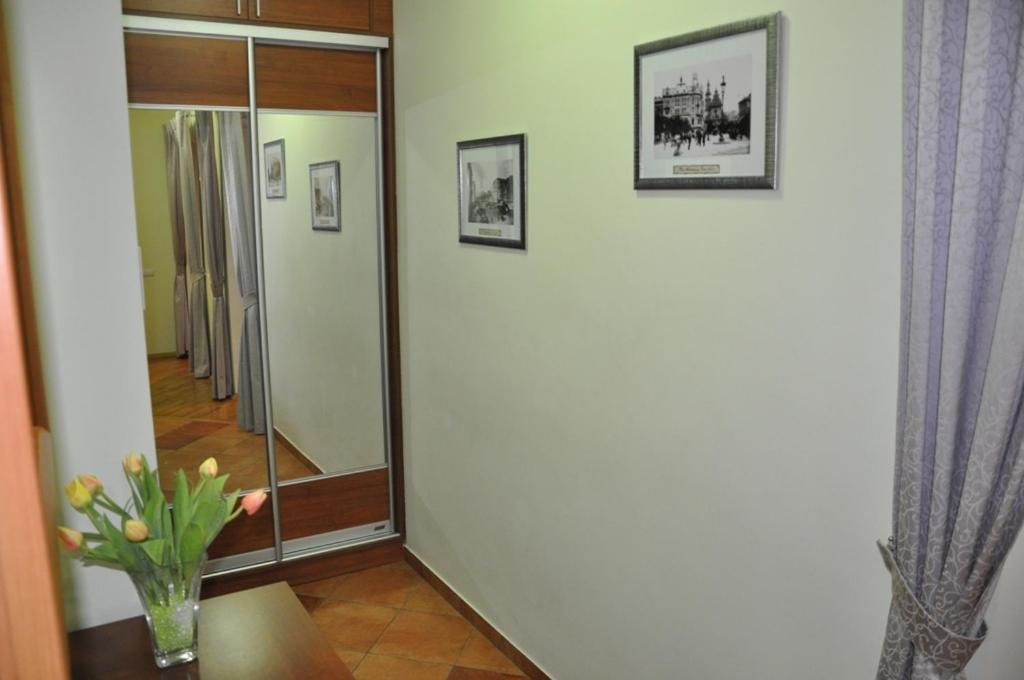 Apartment On Arkhipenka With Panorama View Lviv Room photo